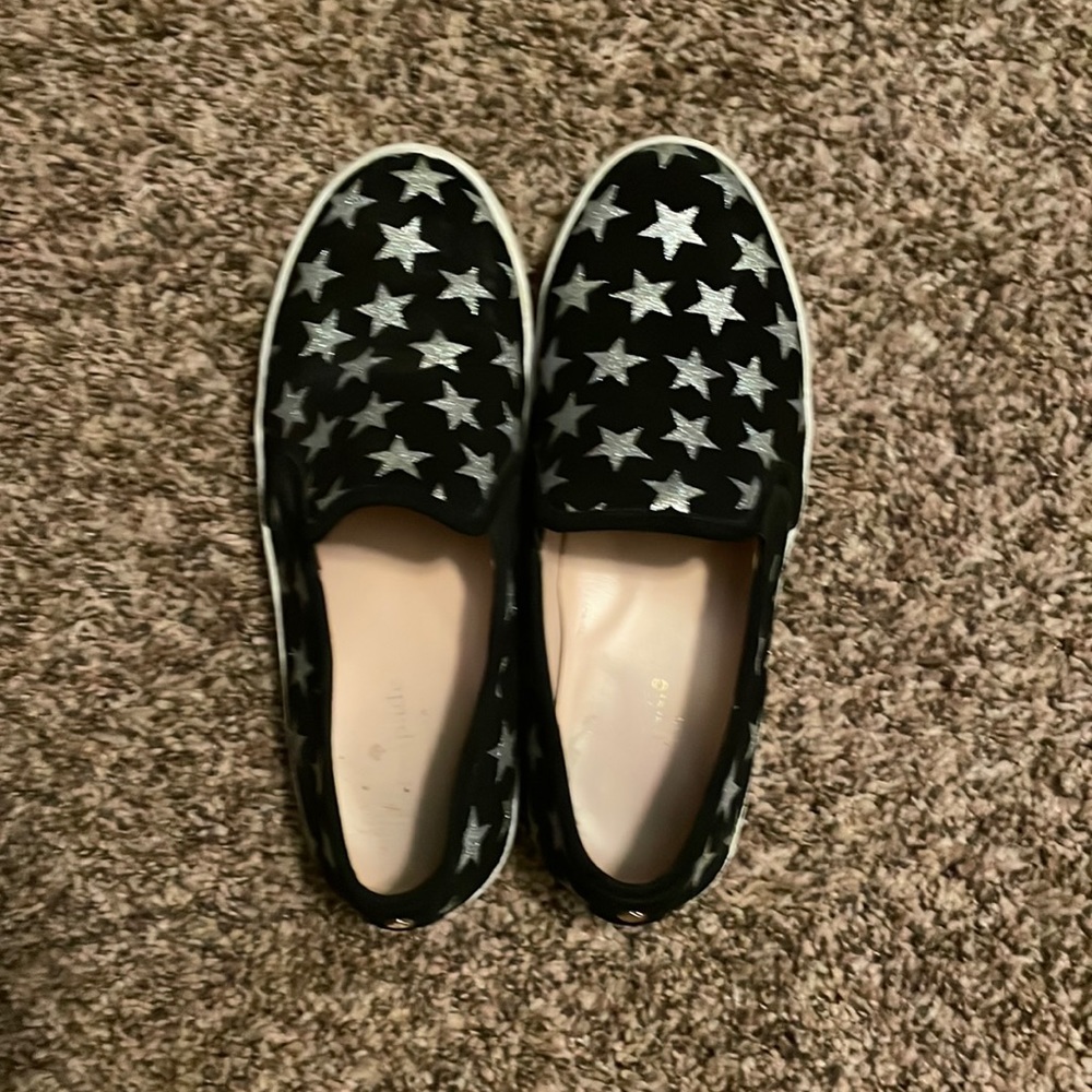 I am selling Kate spade flats in woman’s